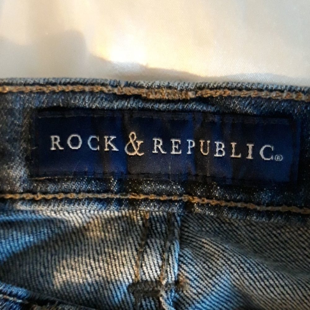 ROCK & REPUBLIC Straight Leg Jean's 2 - Picture 6 of 10